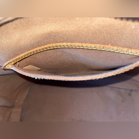 Louis Vuitton Alma - Picture 7 of 11